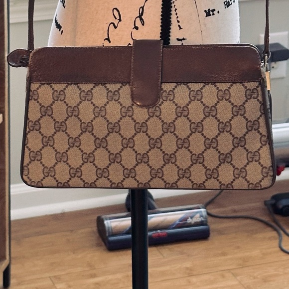 Authentic Vintage Gucci Crossbody/Shoulder bag - Picture 4 of 15